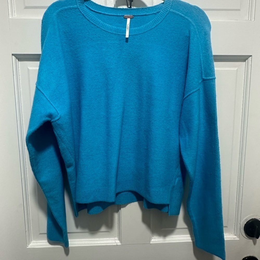 Free People Vibrant Blue Pullover Crewneck Sweater Size Small Oversized Wool - Picture 2 of 3